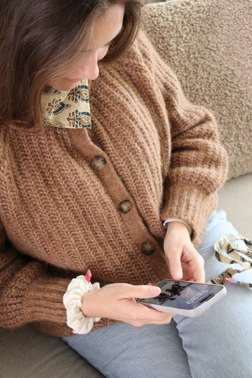 Maho - Wholesale Phonecase Strap - César Paisley Beige3