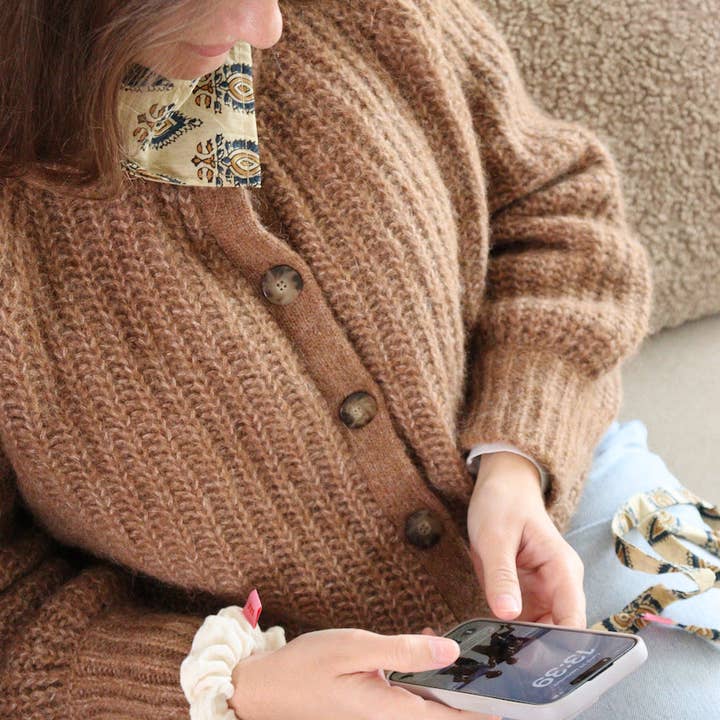 Maho - Wholesale Phonecase Strap - César Paisley Beige3