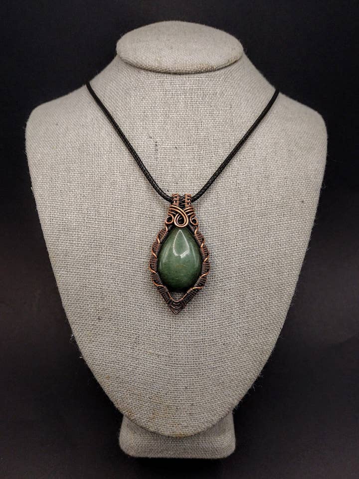 Collana con avventurina verde, accessori gotici da donna, regalo di energia positiva per lei, alte vibrazioni, regalo di fidanzamento gotico, etereo per la vendita all'ingrosso da parte di Mossy Mushroom