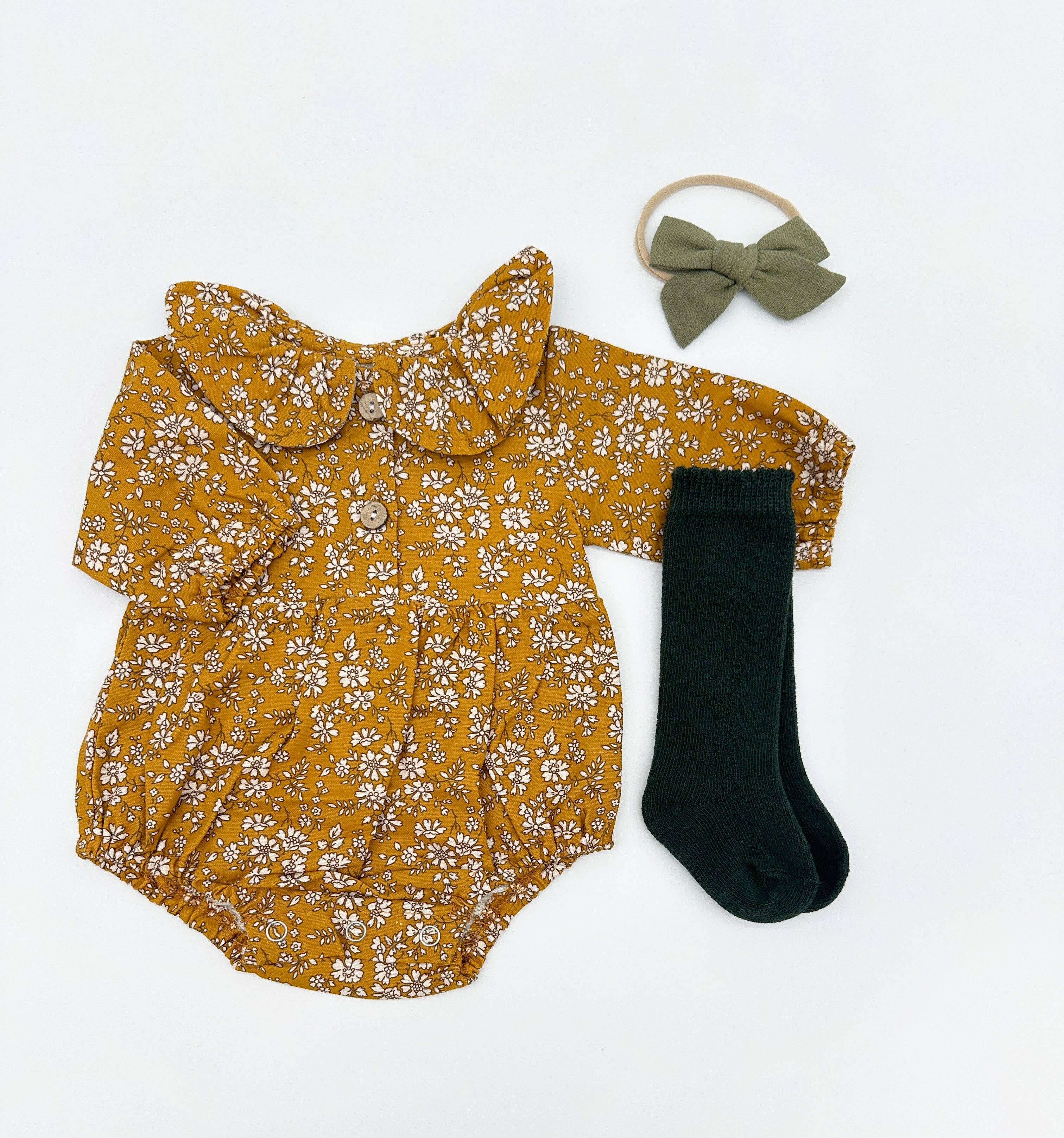 OLIVE & CRADLE – wholesale Klädesset - Baby – Senapsgul blommig romper-set1