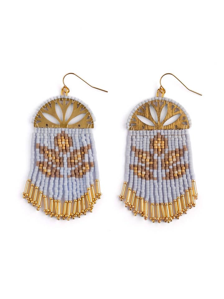 Kralen Handgeweven Lotus Fringe Oorbellen (Hemelsblauw) voor wholesale door Mayana Designs Co