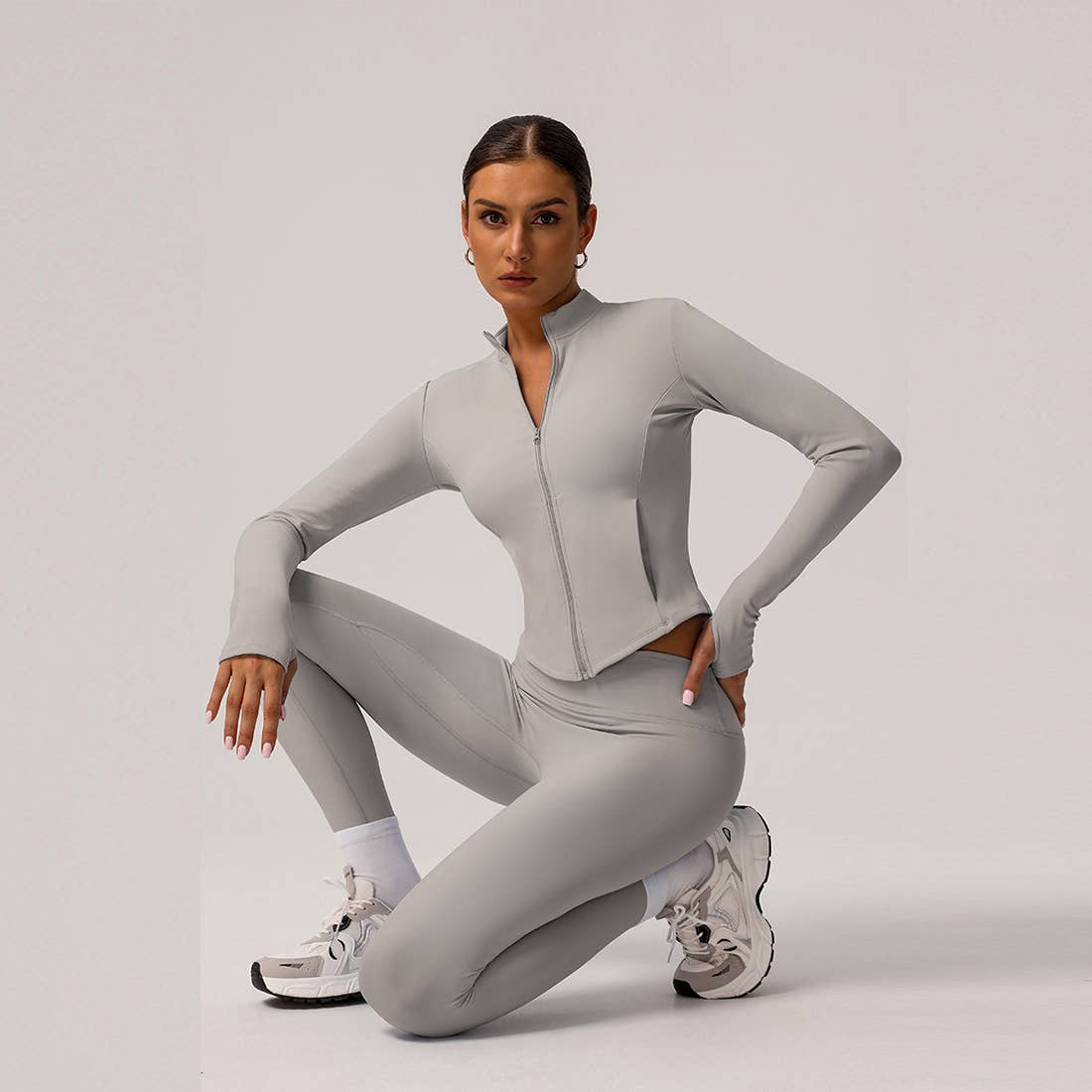 Sodalemon - Vendita all'ingrosso Completo sportivo - Donna - Completo sportivo 2 pezzi: giacca leggera in pile e leggings modellanti3