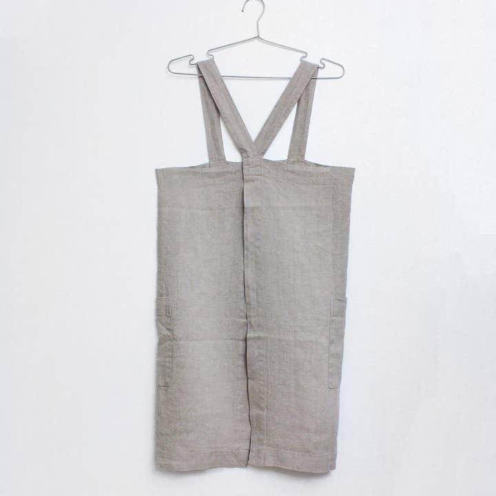 LinenQ - Wholesale Apron - Linen crossback apron with pockets 6