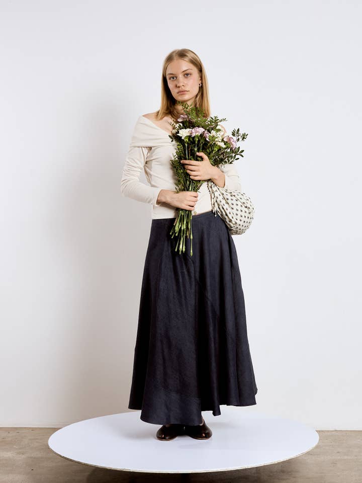 CARMEN SAYS - Wholesale Skirt - Women's - Falda midi azul de paso elevado de mezclilla1