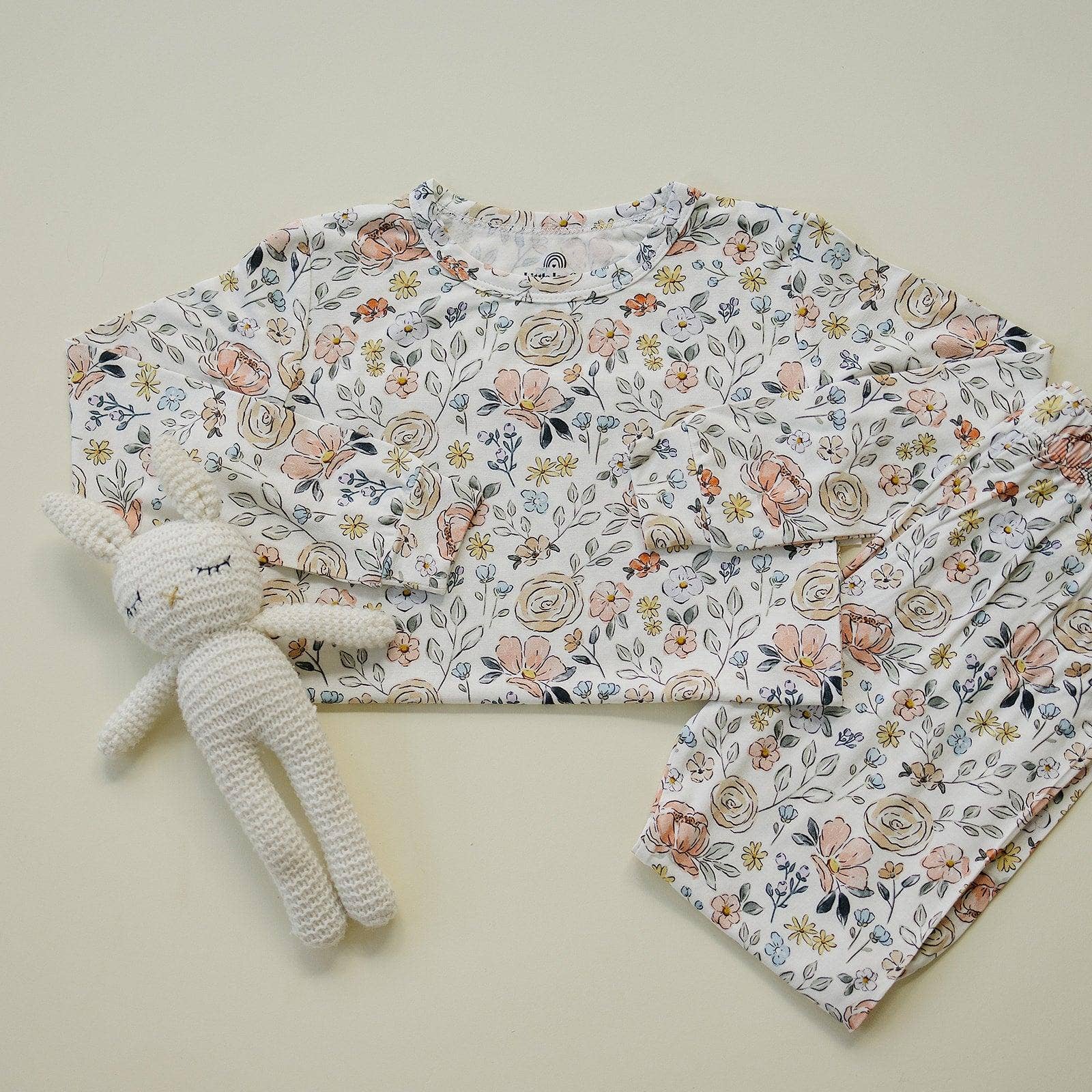 Little Joy Co. – Großhandel Schlafanzug-Set – Kinder – Pastellblüten 2-teiliges Modal-Pyjama-Set11