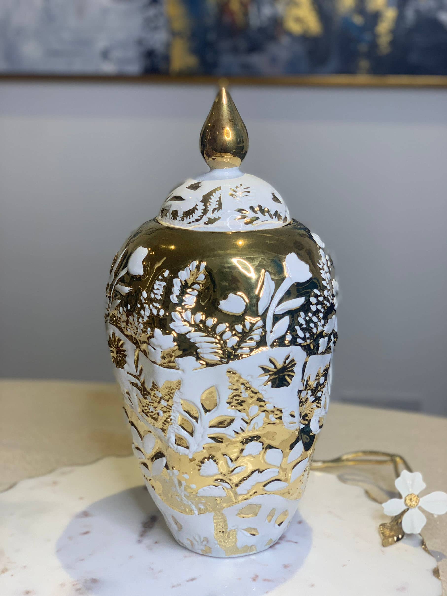 VIVIENCE - Wholesale Decorative Jar - Ornate White and Gold Ginger Jar1