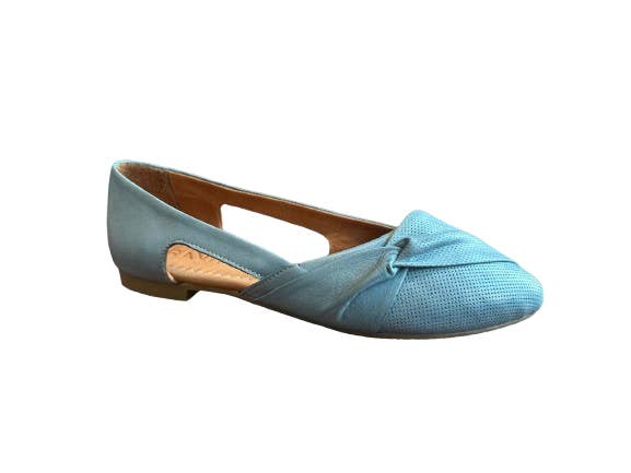 Begoria - Wholesale Flats - Women's - Elegant Side-Cut Flats with Subtle Front Pattern – Denim