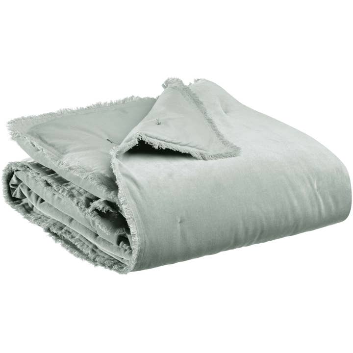 Solid Fara Titanium Throw 135 x 200 for wholesale by Maison Vivaraise & La Cerise sur le Gâteau