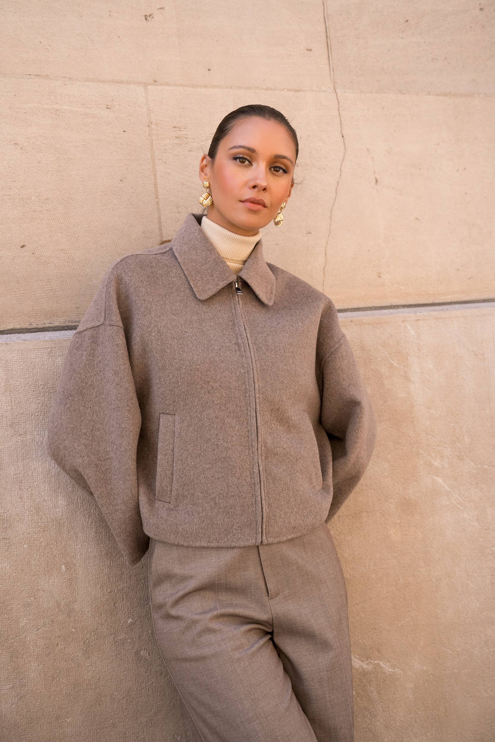 Attentif Paris - Wholesale Coat - Women's - Hand-sewn short coat in blended wool with zip closure43