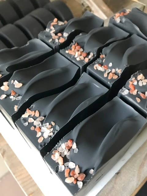 Arbre à thé au charbon pour la vente par Handcrafted by Nature