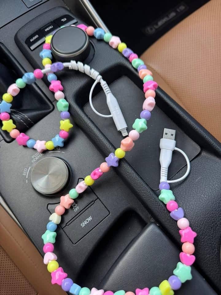 Chargeur 4 en 1 Pastel + Étoiles pour la vente par Kaydee Lynn LLC