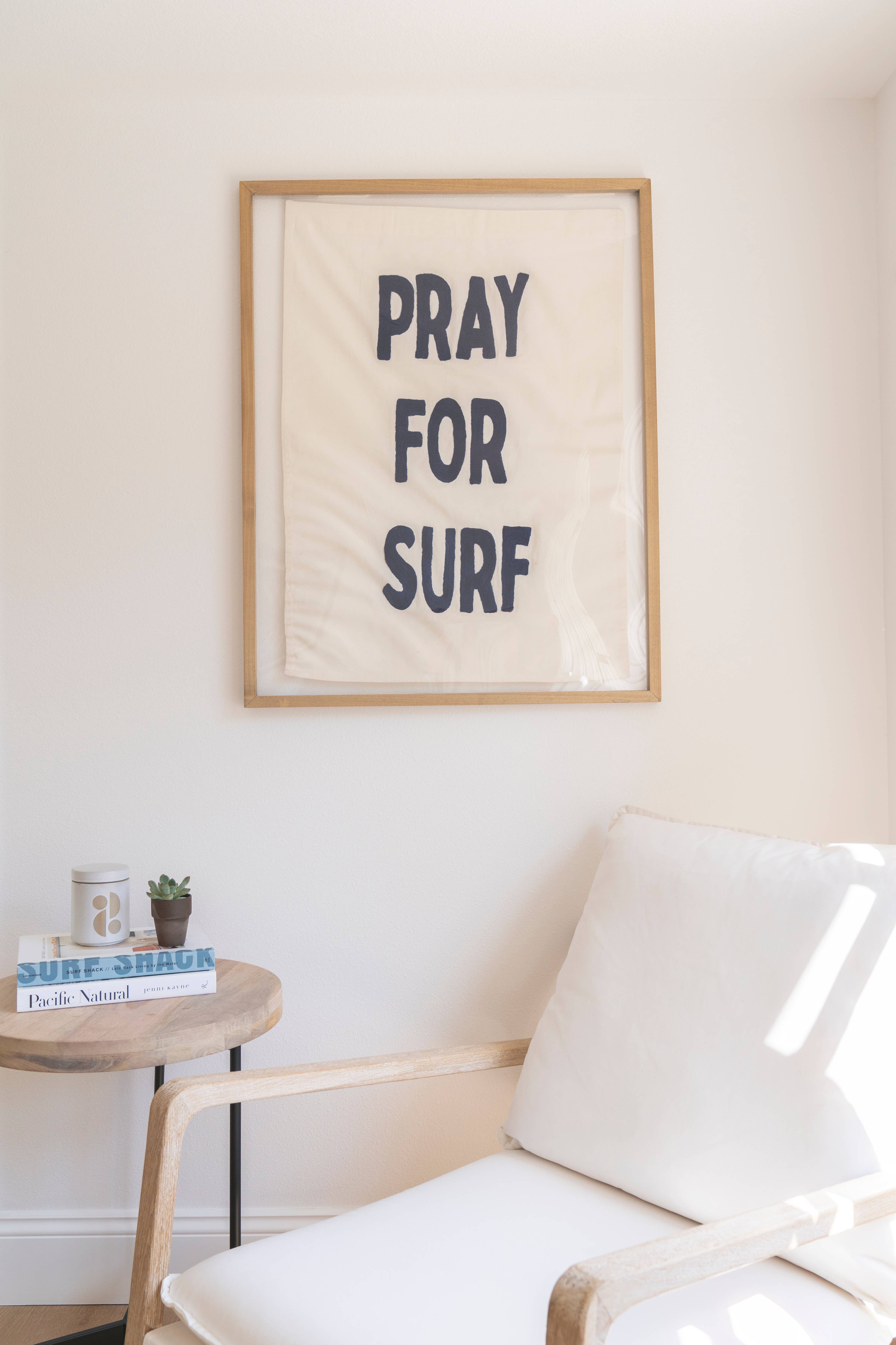 Sandstone & Sage - Vendita all'ingrosso Arazzi/Tessuti d'arredo - Arazzo da appendere alla parete Pray For Surf in 2 colori7