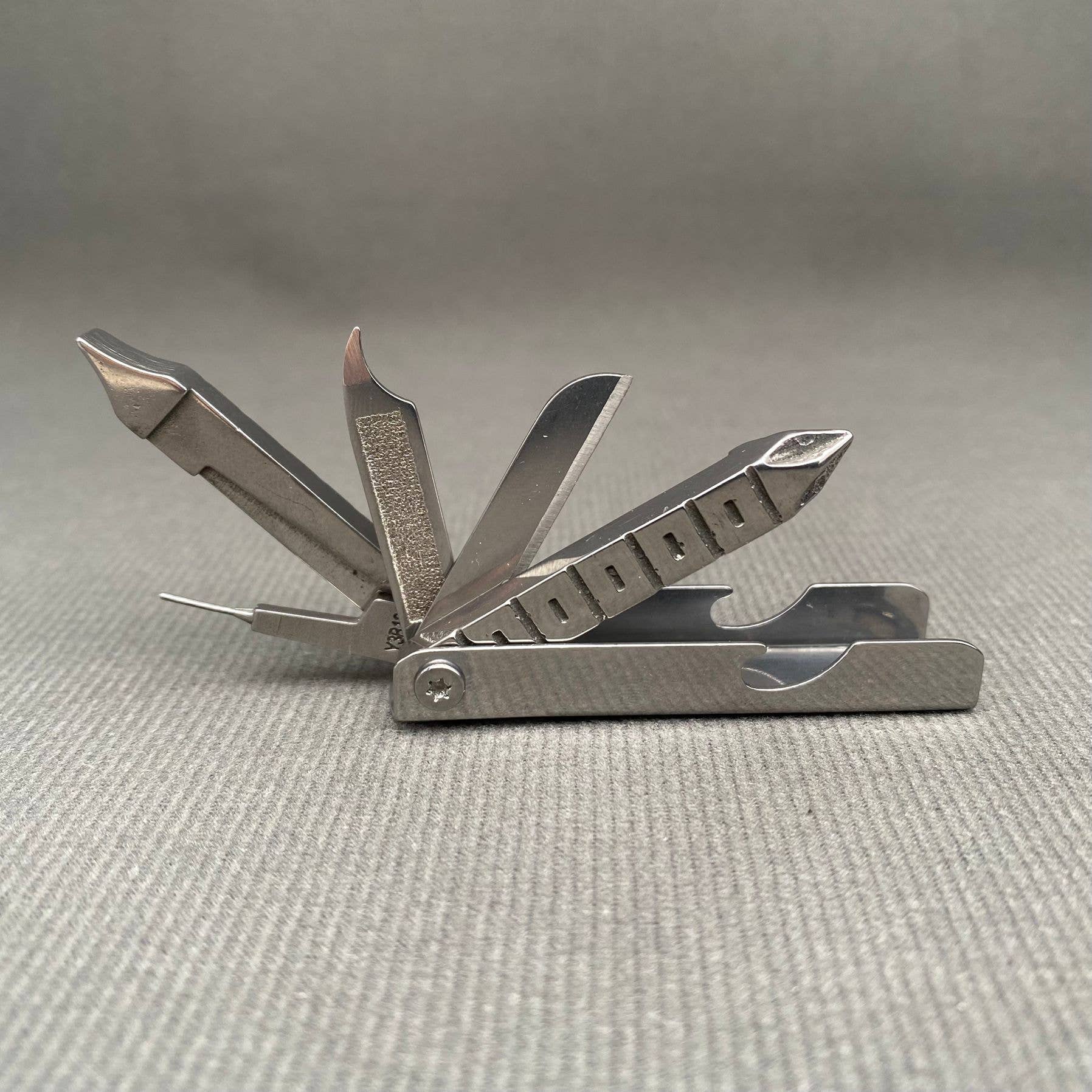 Mio Queena – Engroshandel Værktøj – Bærbart multifunktionelt værktøj i rustfrit stål1