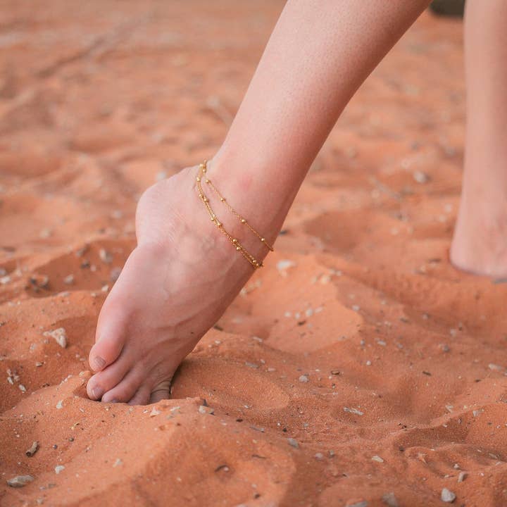 Rose and Clay – wholesale Vristlänk – Artemis fotlänk i guld