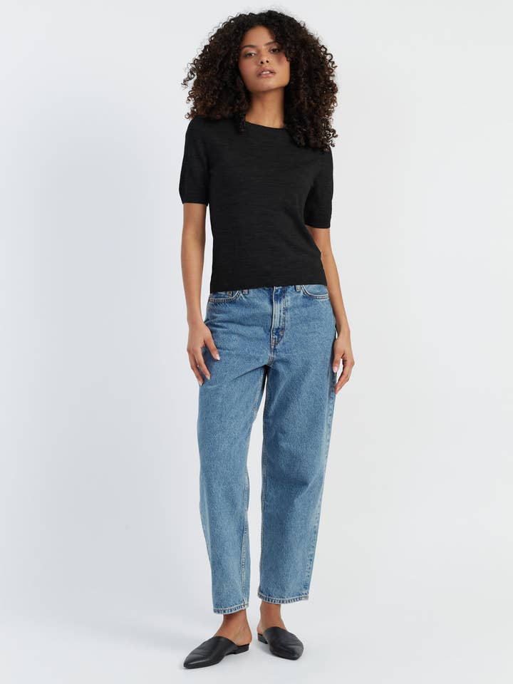 Sort ren merino T-shirt for engroshandel hos Chinti & Parker