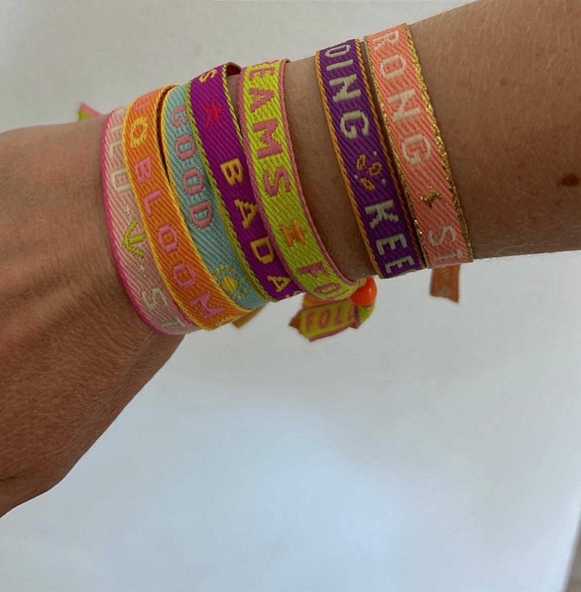 Bymaryon – Pulseira entrelaçada/entrançada por atacado – Pulseira Tessa com mensagem4