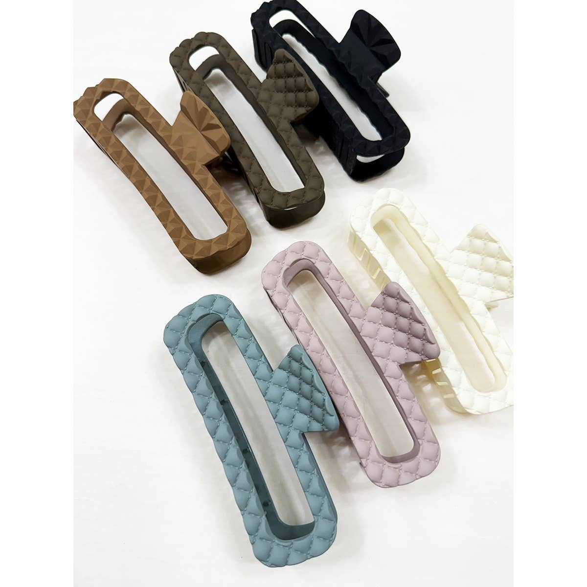 MIX COLOR Embossed Jumbo Hair Claw for wholesale on Faire5