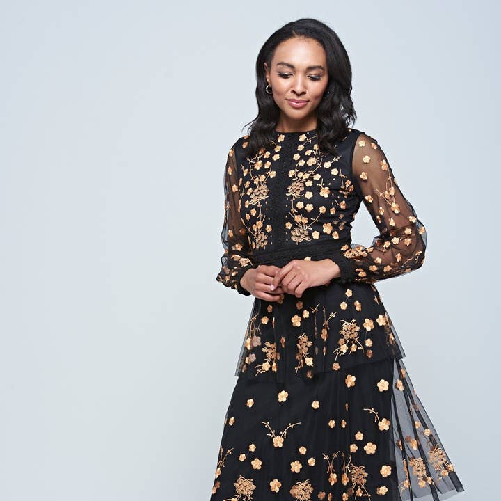 Vestido Comprido Preto com Bordado Floral Azara por atacado de Frock & Frill