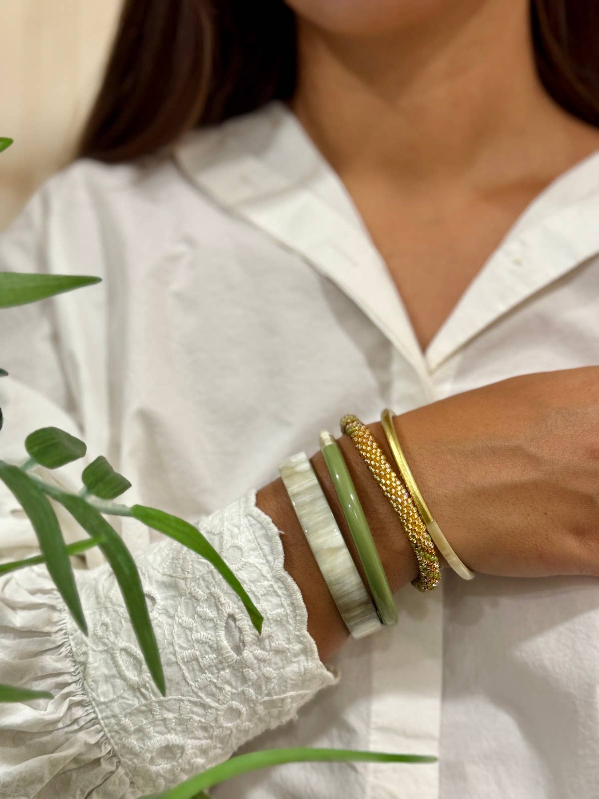 MAISON KIZO - Wholesale Bangle Bracelet - Lacquered buffalo horn bangle Width 1 cm Khaki1