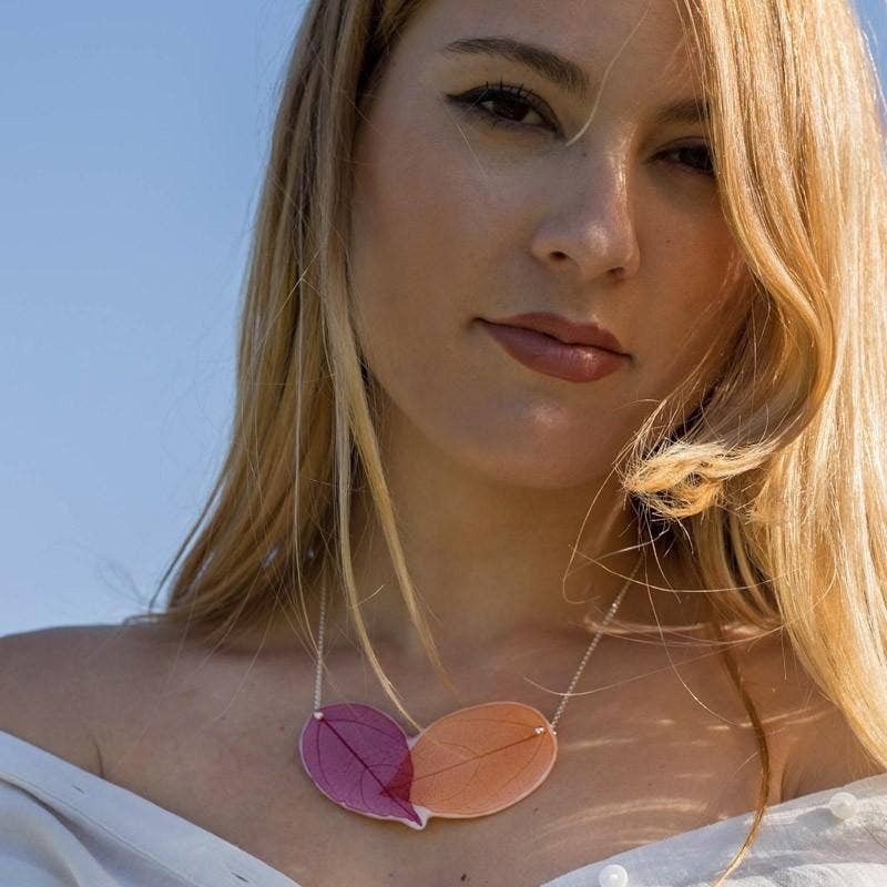 coloretas – Großhandel Kette mit Anhänger/Charm – Fuchsia- und orangefarbenes Blatt-Halsband2