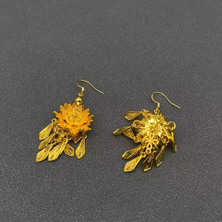 Mio Queena - Wholesale Dangle Earrings - Gold Plated Metal Fringe Lotus Dangle Earrings5