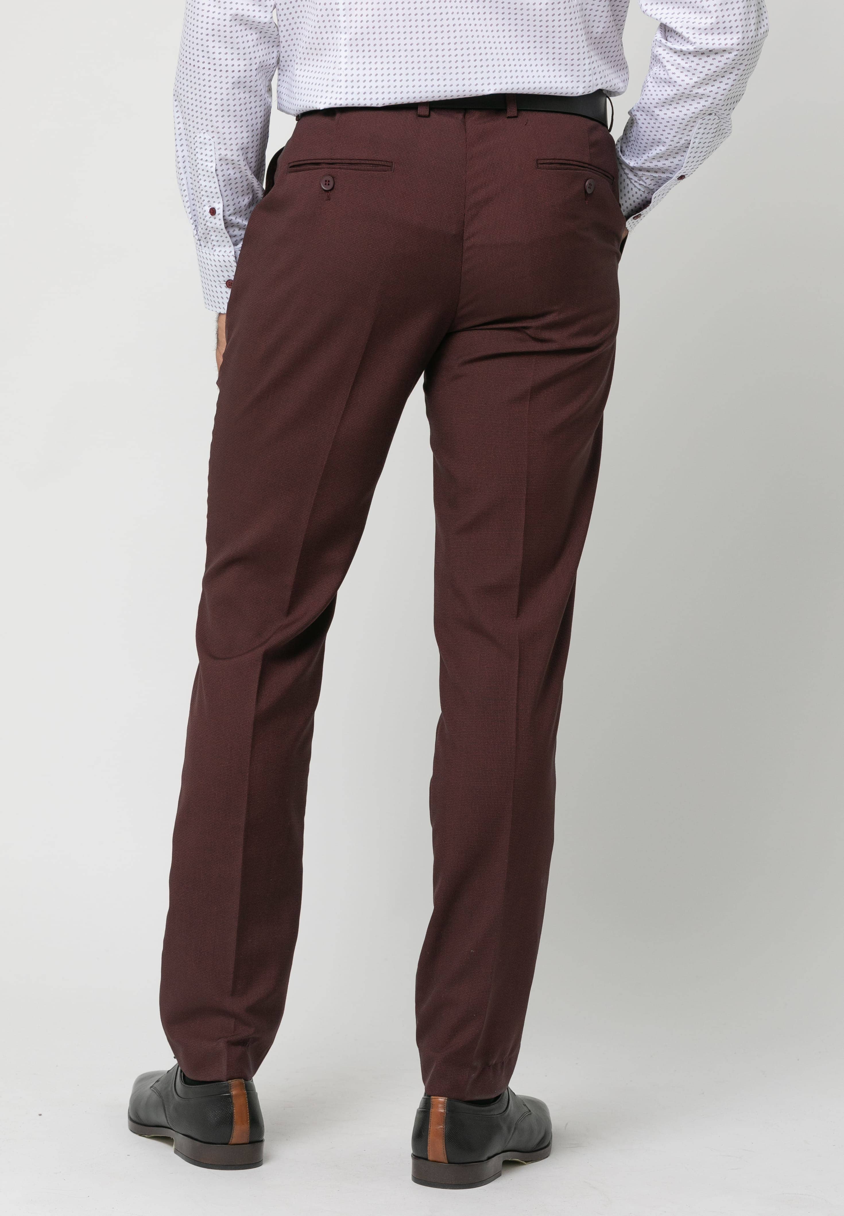 Rojo- Granate Traje Slim Fit Falso Liso con Solapa Pico y Plastrón Rojo granate – Modelo Halo de venta al por mayor en Faire6