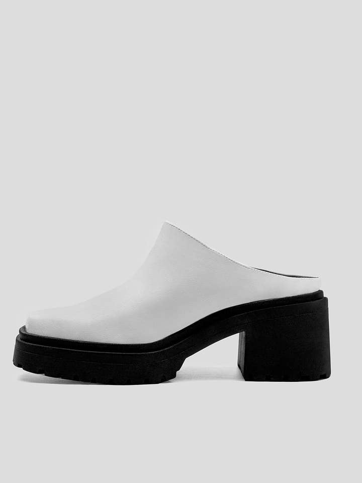 Mule Quadrado Branco Feito de Couro de Uva por atacado de Bohema Clothing