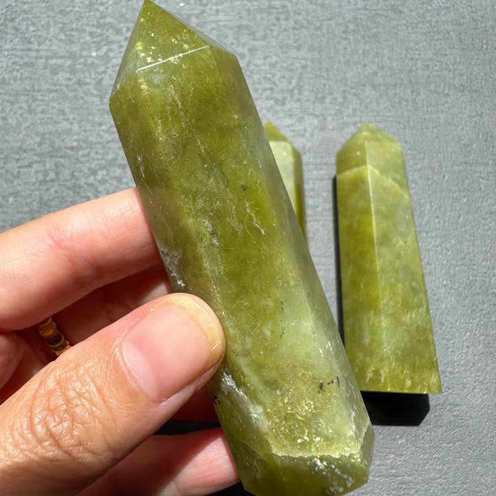 Moon Rituals - Wholesale Spiritual Stone/Crystal - Jade Tower 6-8cm | Natural Jade Crystal for Prosperity, Harmony & Healing | Reiki, Meditation, Chakra Balancing, Positive Energy, Good Luck, Christmas Crystal Gift1