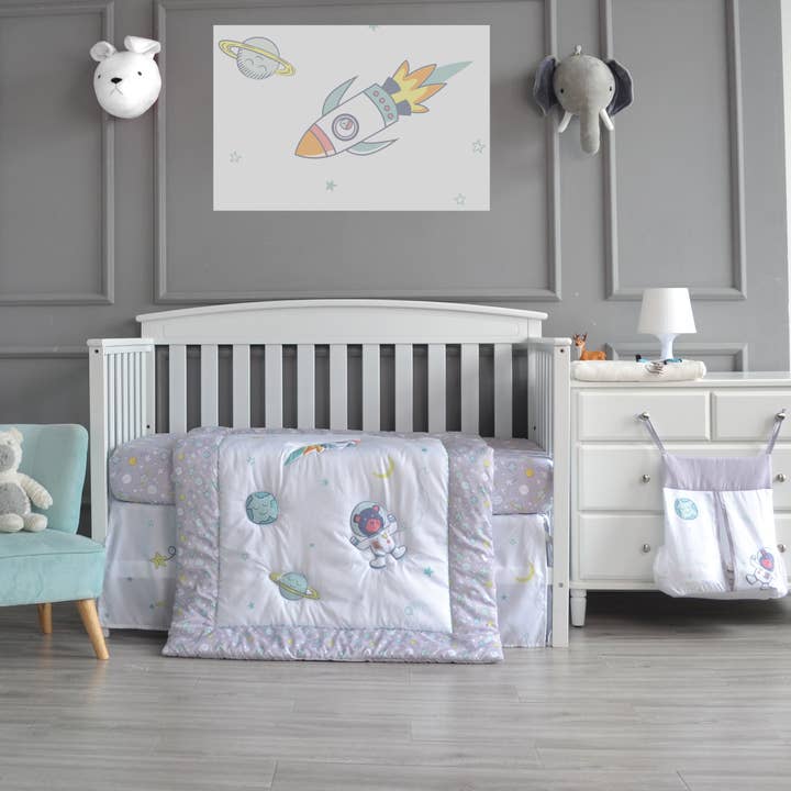THE ASTRONAUT BEAR 4 pc NURSERY BEDDING SET for wholesale by Nipperland