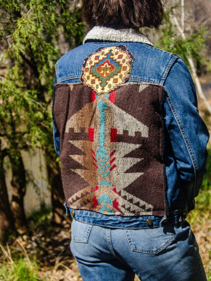 Veste en denim et shearling "Pony Show" réinventée pour la vente par Sow's Ear