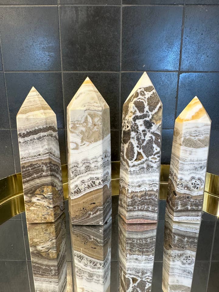 Torre di Calcite Dendritica Naturale – Cristallo Raro per Collezioni Uniche, Regalo di Cristallo di Natale per la vendita all'ingrosso da parte di Moon Rituals