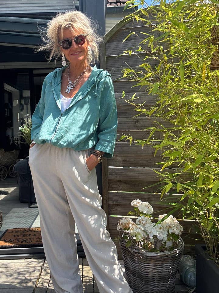 5607 VESTE AVEC FERMETURE ET CAPUCHE EN LIN pour la vente par LINEN & COTTON HOUSE