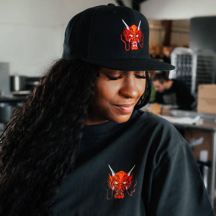 La Fratellanza Barbuta Red Dragon Snapback – Audace, Intrepido, Inarrestabile per la vendita all'ingrosso da parte di The Bearded Brotherhood