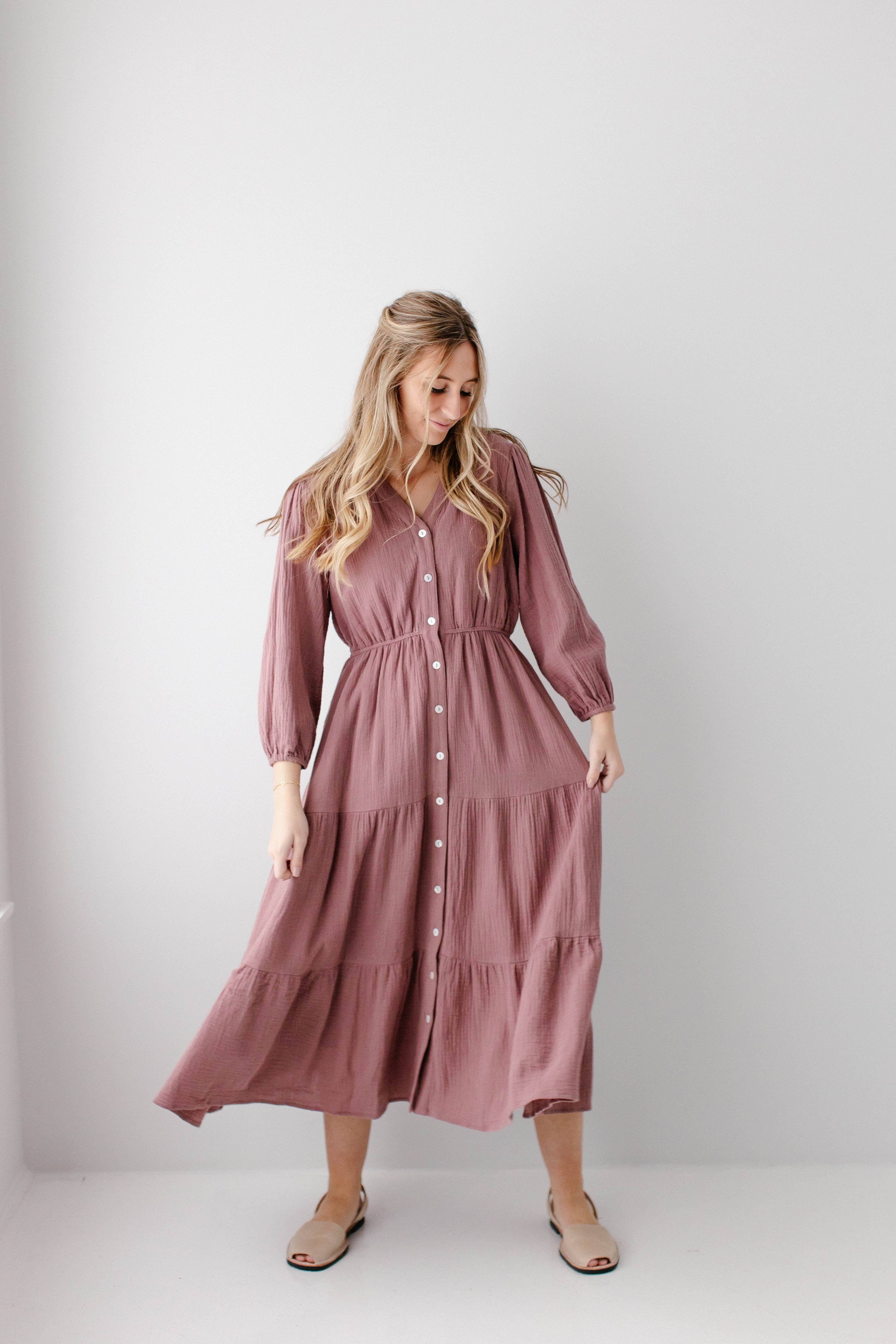 Malva polvoriento Vestido midi de gasa de algodón con botones y volantes 'Louisa' de venta al por mayor en Faire4