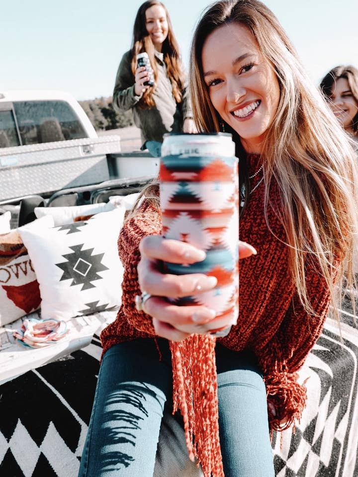Aztec Tall Coozie, confezione da 2 per la vendita all'ingrosso da parte di The Front Porch Label