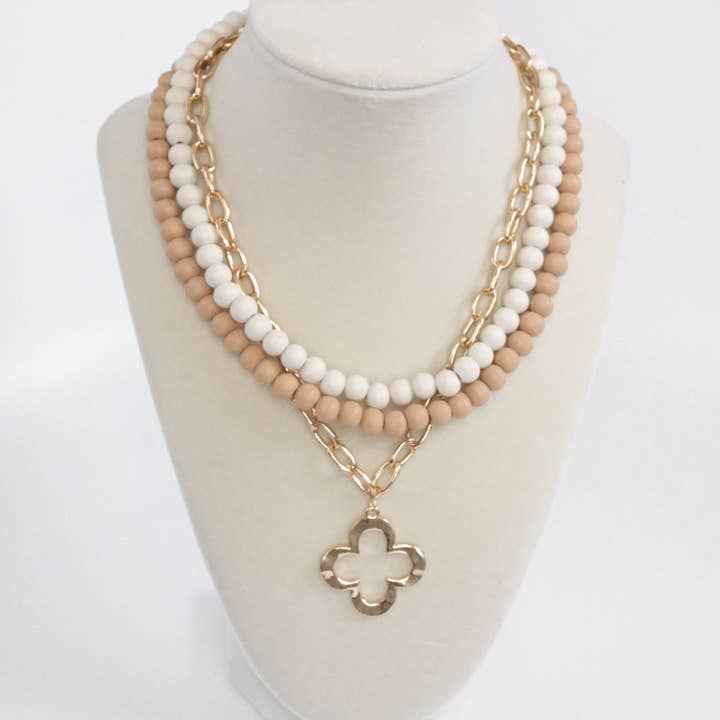 PennyLine inc - Vente Colliers à pendentif - Collier court, perles en bois, trèfle, chaîne à trombones - Beige