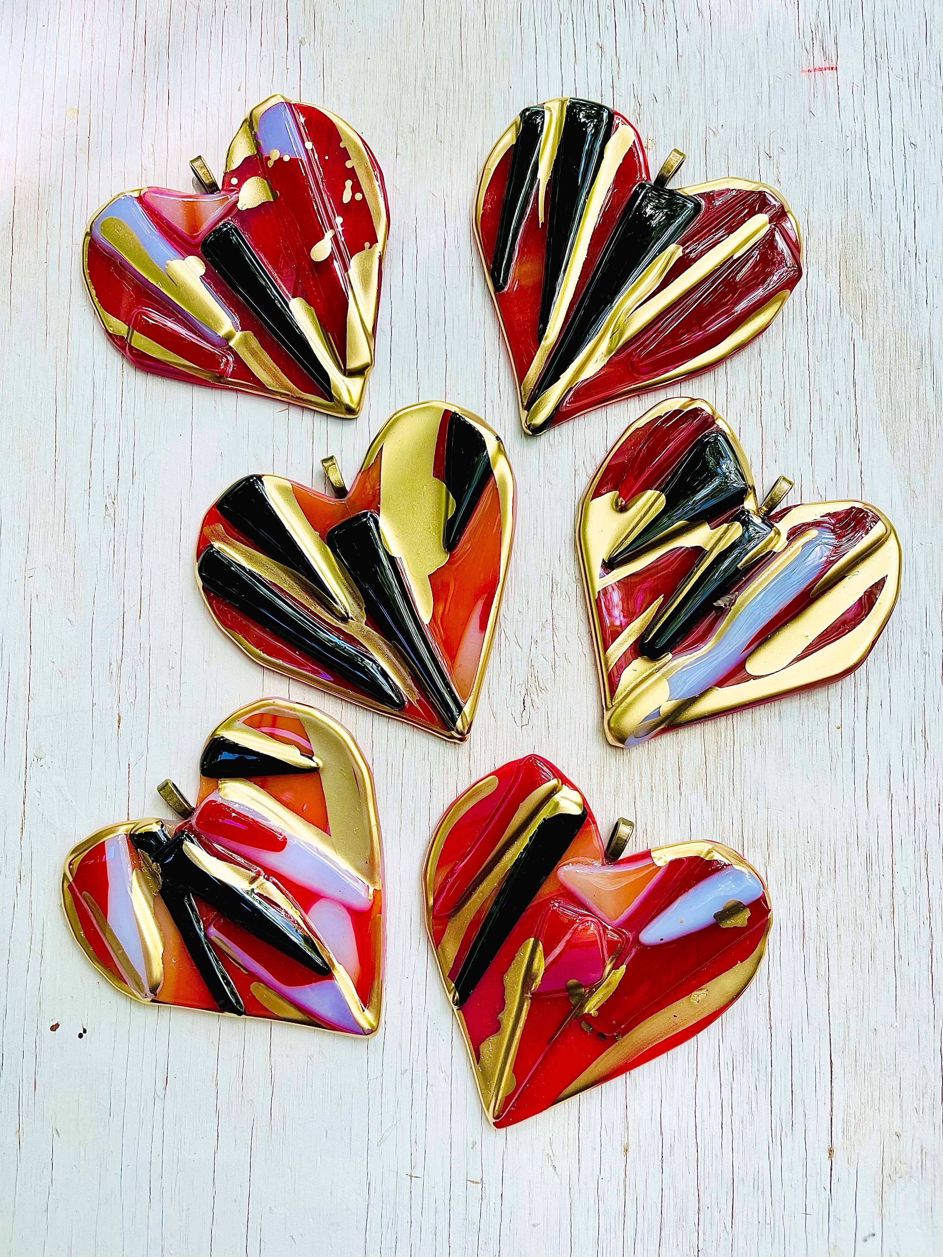 Atelier Glass Studio – Engroshandel Pynt – 4,5" Glas Graffiti Hjerte - Assort - Ornament - Valentinsdag2