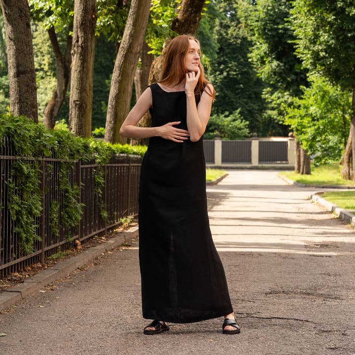 menique – Engroshandel Kjole - Dame – Linnen maxi kjole Stella med åben ryg - elegant rygfri kjole5