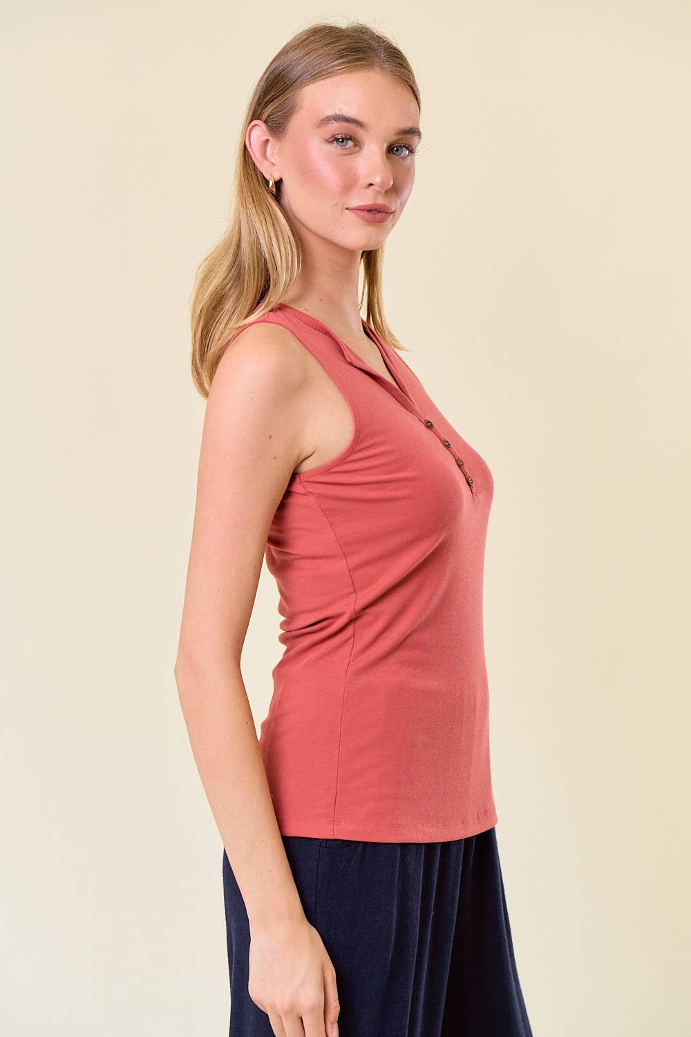 Doe and Rae – wholesale Tank top – Women′s – Henley Knit Tank - 41363T2