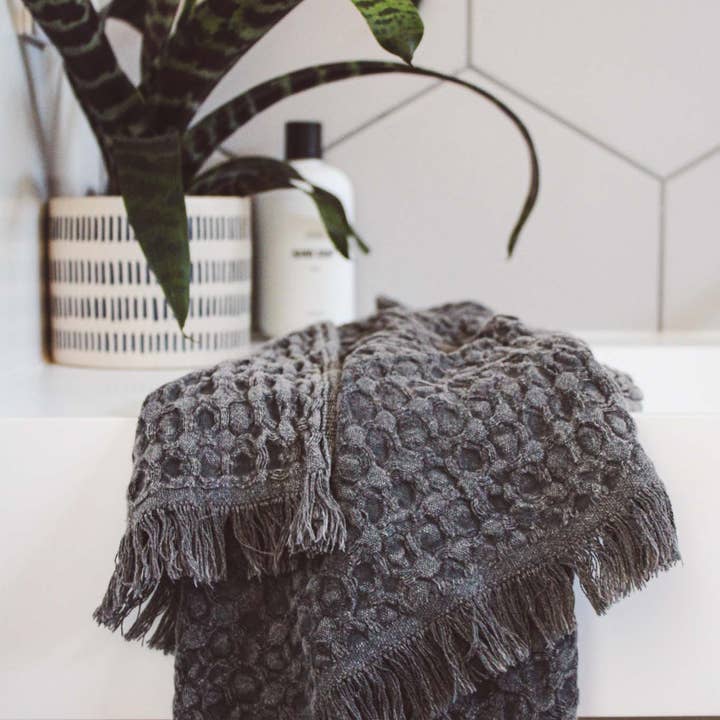 LOUKA GOLD USA - Wholesale Hand towel - The Windsor Hand Towel - Vintage Black