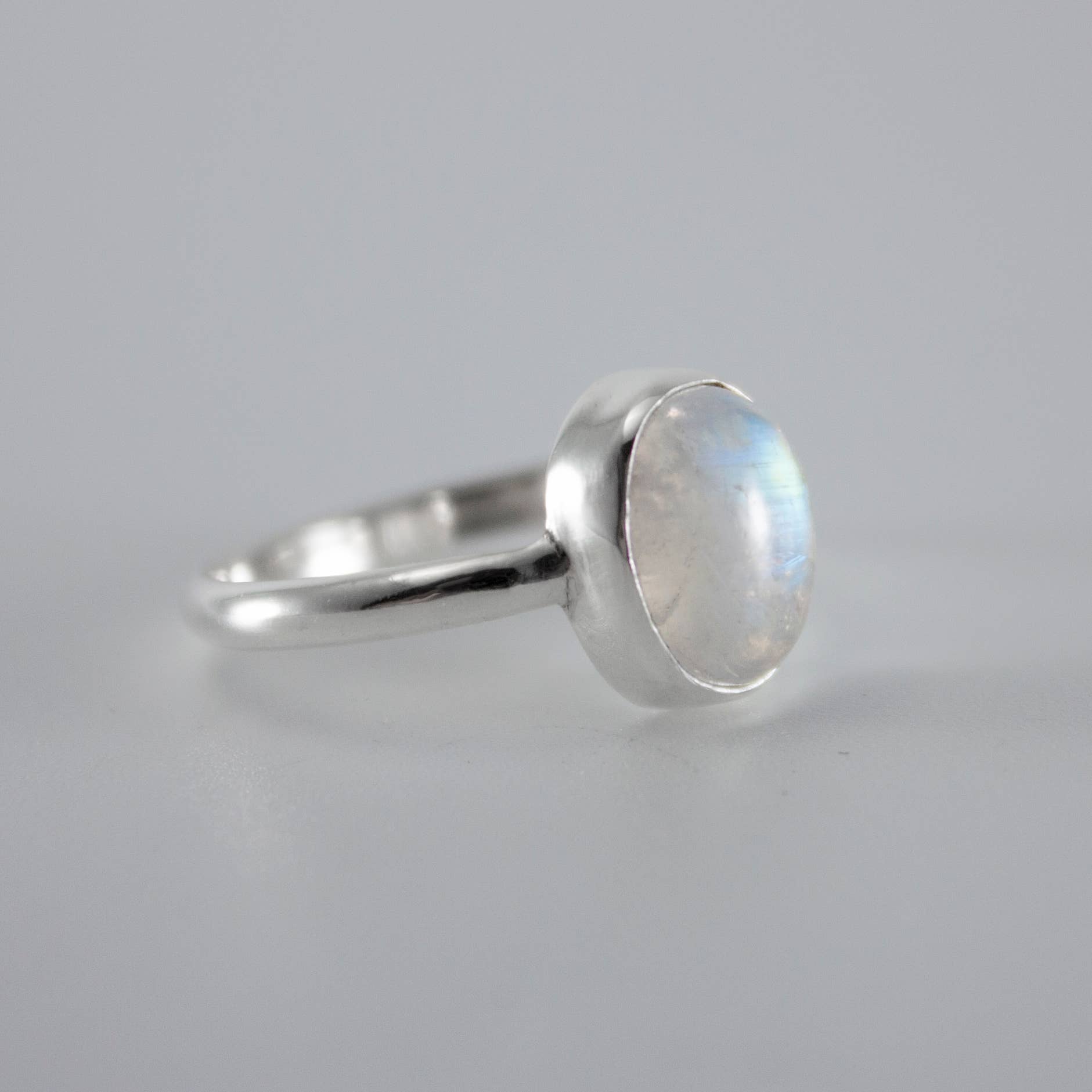 Bentley & Lo - Wholesale Single Stone/Solitaire Ring - Rainbow Moonstone Open Bezel Sterling Silver Ring2
