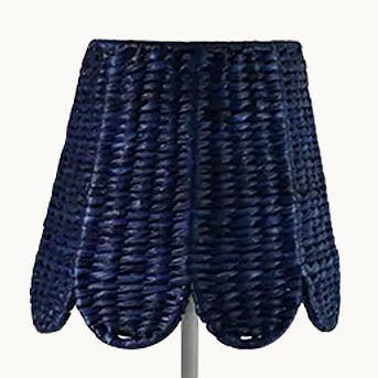 Couverture d'ombre en rotin bleue pour la vente par Duggan Society