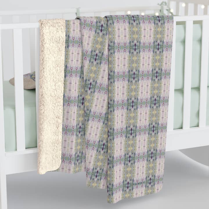 PALMER K Designs - Wholesale Throw Blanket - Sherpa Throw / Blanket: Lilac / Pink Geometric -TR/P10A3