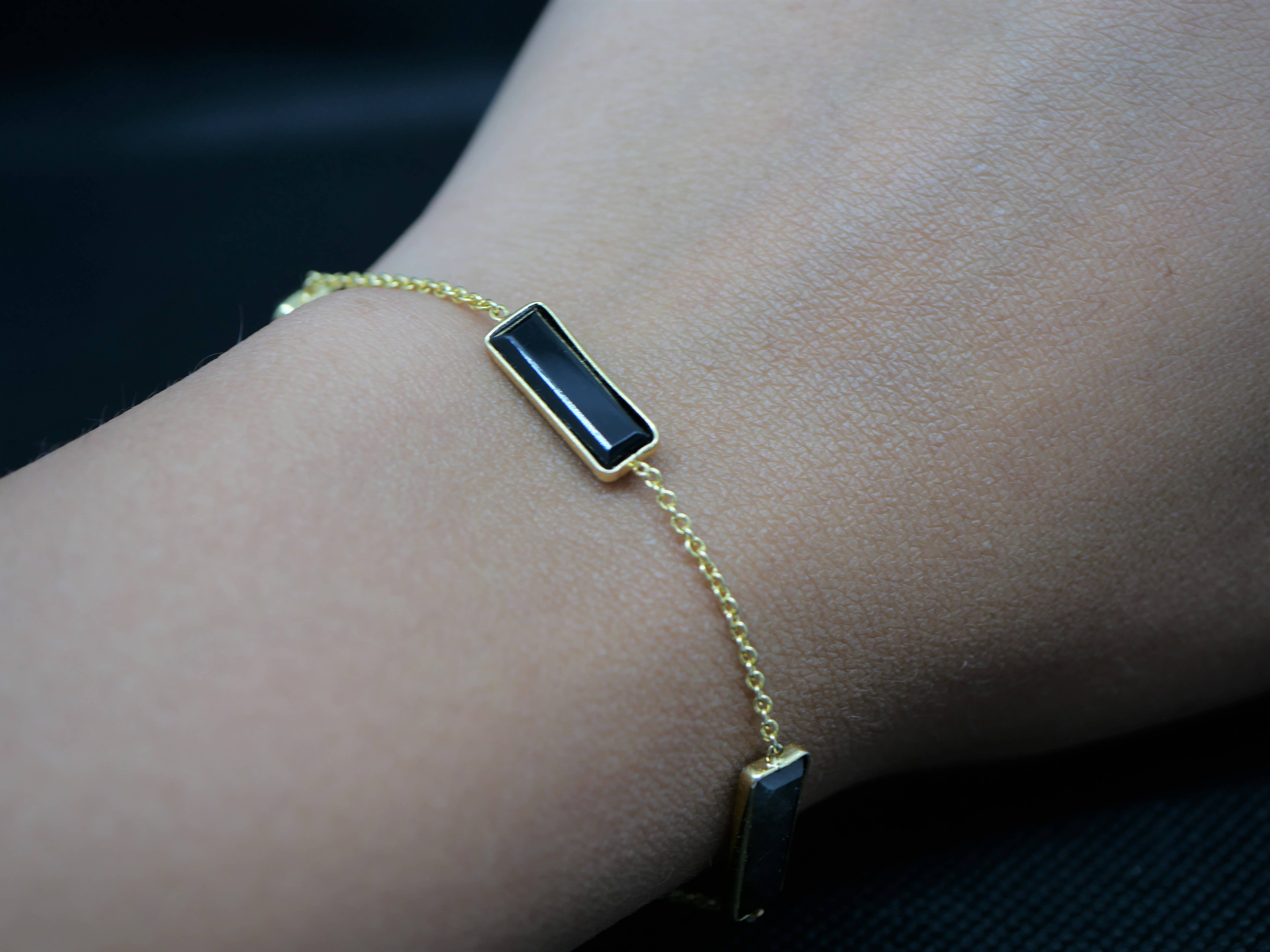 Atelier Leblanc - Wholesale Link & Chain Bracelet - Finesse Labradorite & Onyx Bracelet1