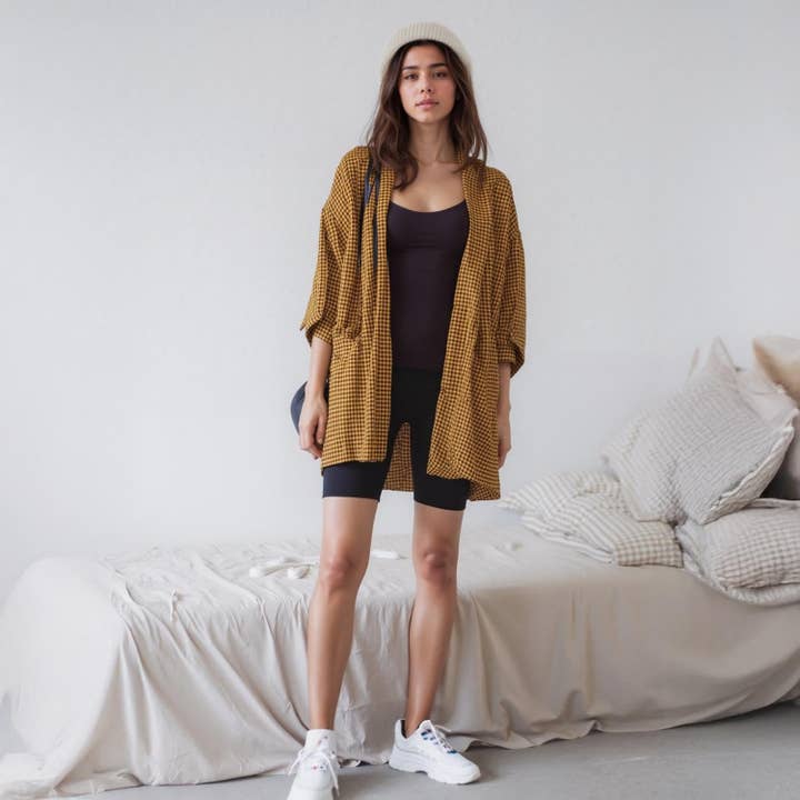 Cardigan Kimono a Quadri Pleione in Senape a Scacchi per la vendita all'ingrosso da parte di Robin K