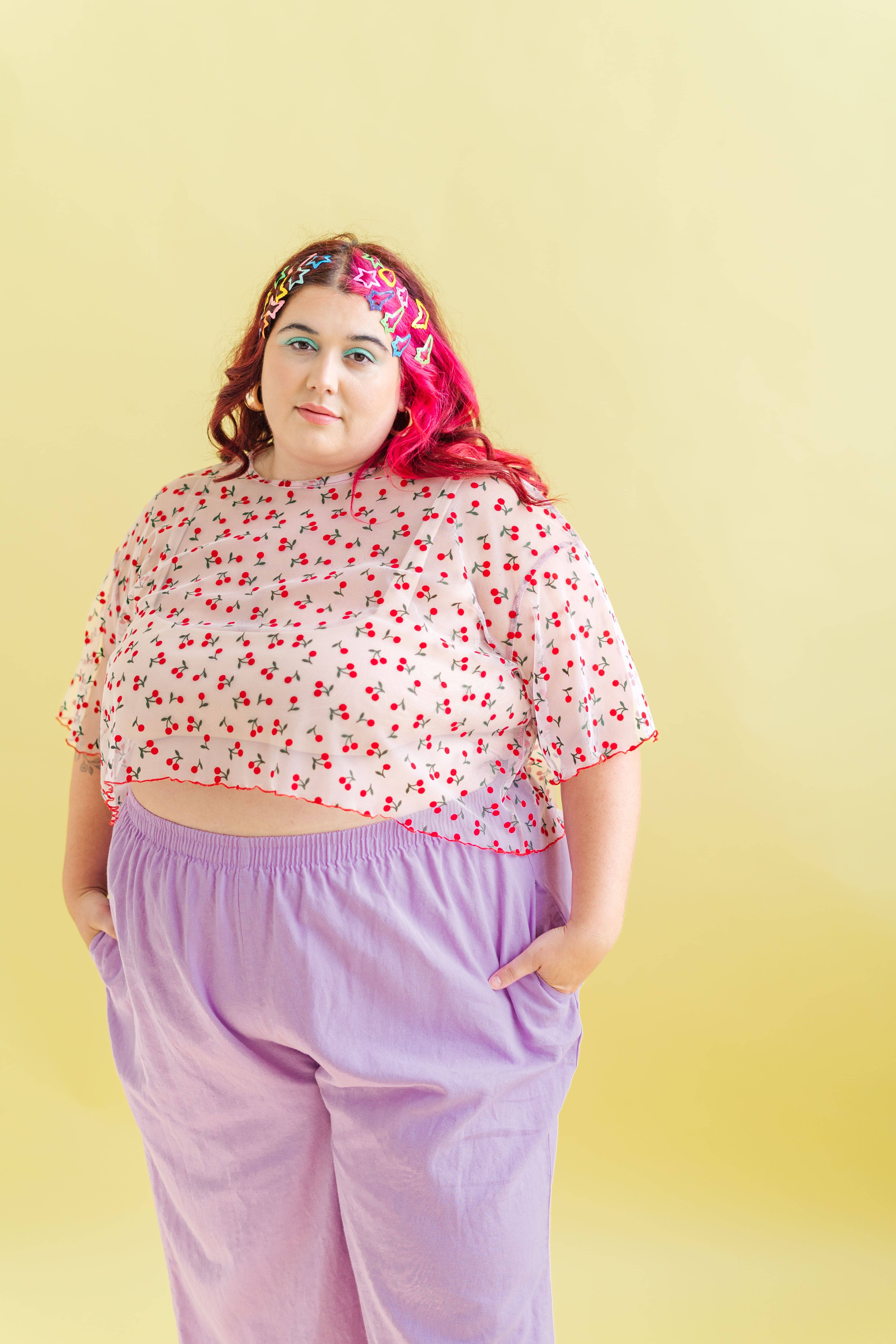 Nettle Studios – Blusa - Mulher por atacado – Blusa de Camadas em Malha de Cereja para Mulher Tamanho Grande Inclusivo4