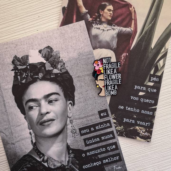 Pampa Mia - Wholesale Lapel Pin/Button - Frida pin + postcard pack3