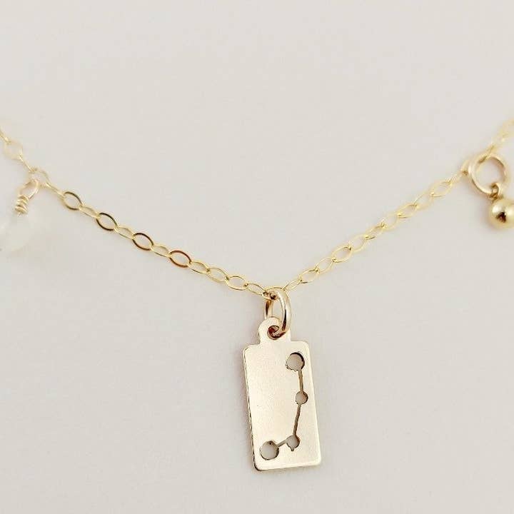 Collier Bélier Doré pour la vente par Devi Arts Collective