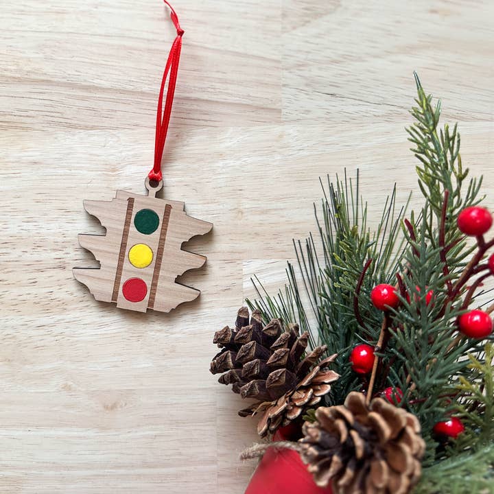 Ornement en bois de feu de circulation de Tipperary Hill à Syracuse pour la vente par Almost Local