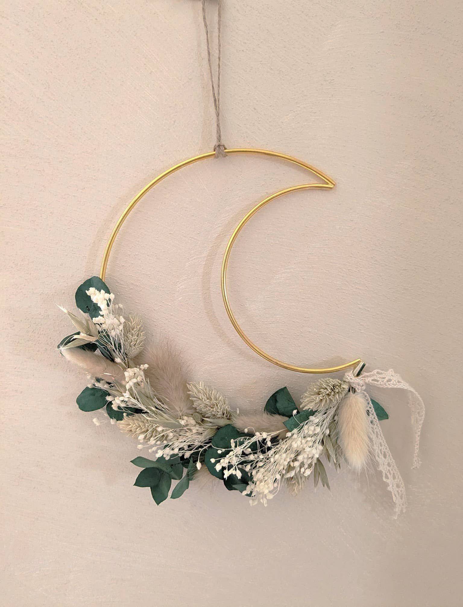 Maison Oline - Wholesale Wall Accent - FLORA | Small floral crescent-moon wall wreath1